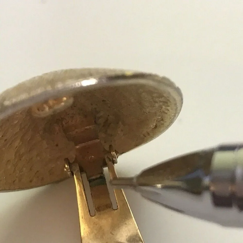 Unbranded vintage clip